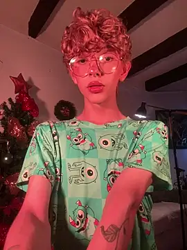 lyamthommpson online show from December 2025 08:15:02 PM