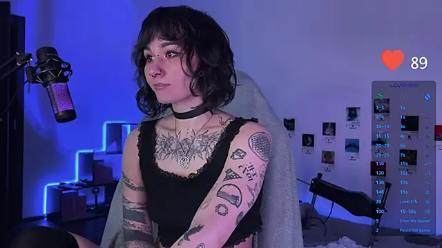 Snapshot of deadlysweet chatting on December 2024 11:18:01 PM deadlysweet online show from December 2024 11:18:01 PM