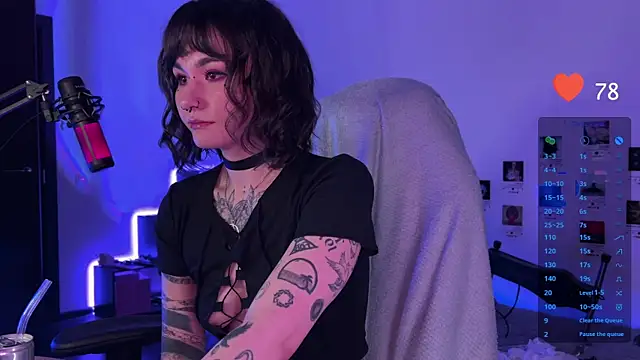 Snapshot of deadlysweet chatting on December 2024 01:13:01 AM deadlysweet online show from December 2024 01:13:01 AM