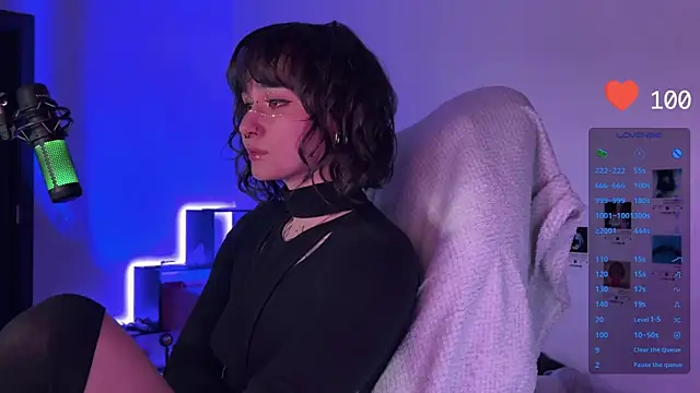 Snapshot of deadlysweet chatting on January 2025 09:00:02 PM deadlysweet online show from January 2025 09:00:02 PM