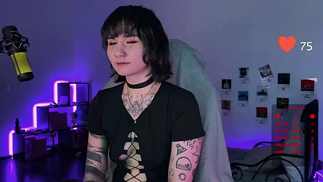 Snapshot of deadlysweet chatting on February 2025 01:03:01 AM deadlysweet online show from February 2025 01:03:01 AM