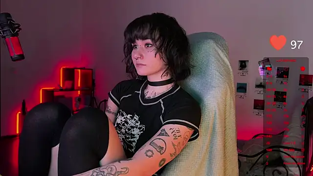 Snapshot of deadlysweet chatting on February 2025 12:09:01 AM deadlysweet online show from February 2025 12:09:01 AM