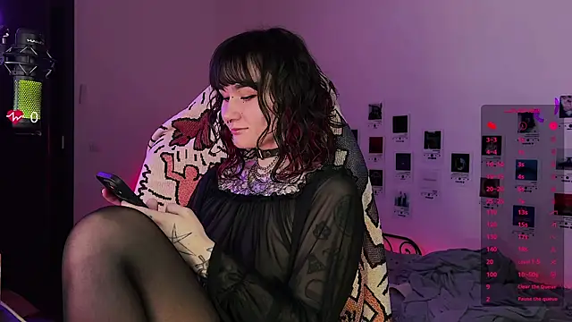 Snapshot of deadlysweet chatting on September 2025 02:44:02 AM deadlysweet online show from September 2025 02:44:02 AM