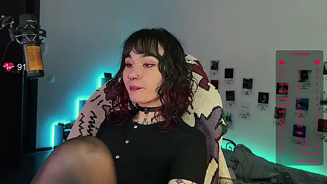 Snapshot of deadlysweet chatting on September 2025 01:40:02 AM deadlysweet online show from September 2025 01:40:02 AM