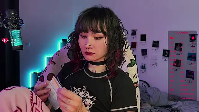 Snapshot of deadlysweet chatting on September 2025 01:19:02 AM deadlysweet online show from September 2025 01:19:02 AM