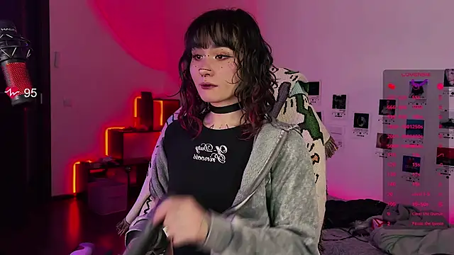 Snapshot of deadlysweet chatting on September 2025 02:05:01 AM deadlysweet online show from September 2025 02:05:01 AM