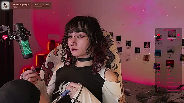 Snapshot of deadlysweet chatting on October 2025 01:22:01 AM deadlysweet online show from October 2025 01:22:01 AM