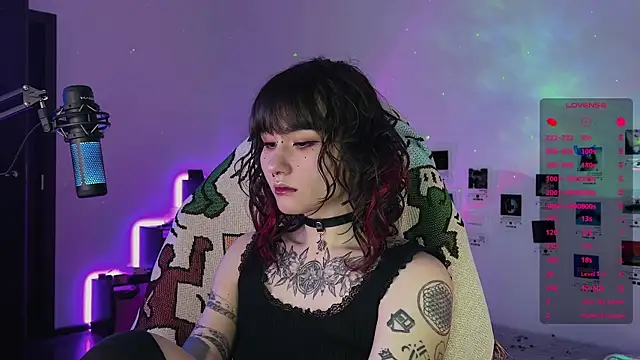 Snapshot of deadlysweet chatting on October 2025 12:42:02 AM deadlysweet online show from October 2025 12:42:02 AM