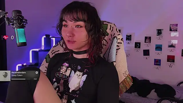 Snapshot of deadlysweet chatting on October 2025 01:31:01 AM deadlysweet online show from October 2025 01:31:01 AM