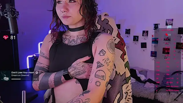 Snapshot of deadlysweet chatting on November 2025 11:40:01 PM deadlysweet online show from November 2025 11:40:01 PM