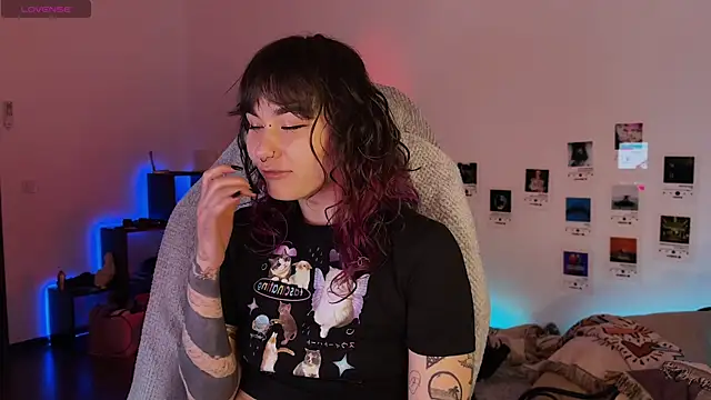 Snapshot of deadlysweet chatting on April 2026 05:55:01 PM deadlysweet online show from April 2026 05:55:01 PM