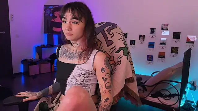 Snapshot of deadlysweet chatting on May 2026 01:22:02 AM deadlysweet online show from May 2026 01:22:02 AM