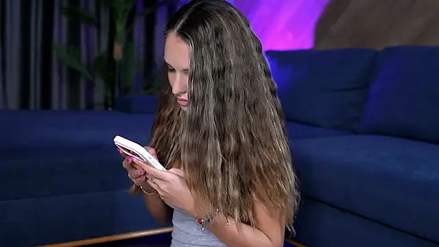 Snapshot of EsmeAinsley chatting on May 2026 03:03:02 AM EsmeAinsley online show from May 2026 03:03:02 AM