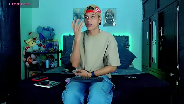 Liamscott  online show from October 2025 07:41:01 PM