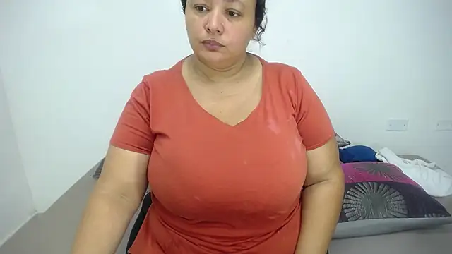 Snapshot of CrushOnMe_ chatting on June 2026 12:30:01 PM CrushOnMe online show from June 2026 12:30:01 PM