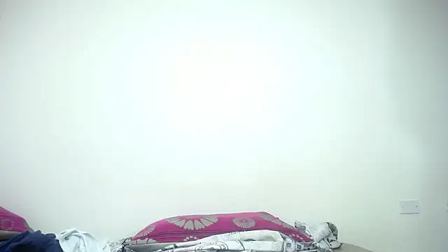 Snapshot of CrushOnMe_ chatting on June 2026 09:15:01 AM CrushOnMe online show from June 2026 09:15:01 AM
