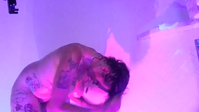 renegade vyxxen online show from December 2024 06:18:02 AM