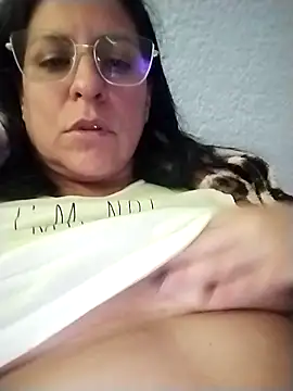 Snapshot of LucifernandaSw chatting on April 2026 01:30:01 AM LucifernandaSw online show from April 2026 01:30:01 AM