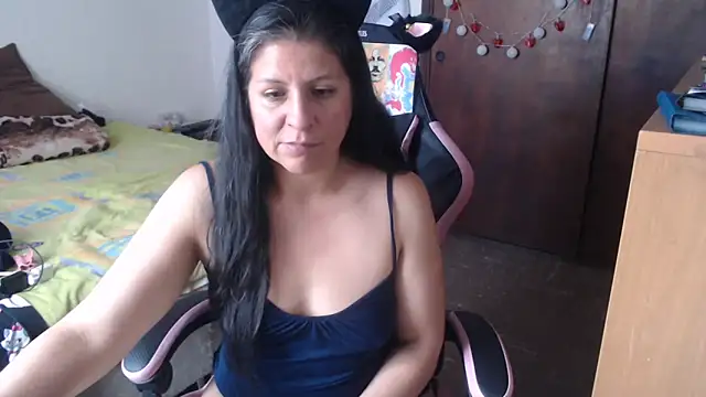 Snapshot of LucifernandaSw chatting on April 2026 01:09:02 PM LucifernandaSw online show from April 2026 01:09:02 PM