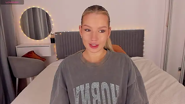 CassieRayss online show from February 2026 05:03:02 AM