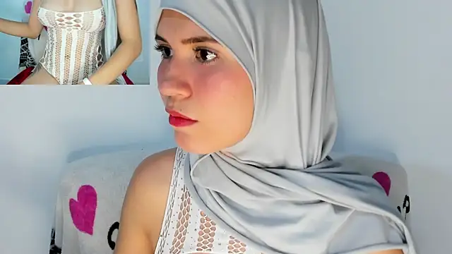 Snapshot of hanaa_18 chatting on February 2026 04:39:01 AM hanaa 18 online show from February 2026 04:39:01 AM