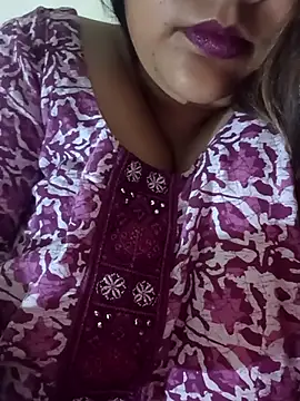 Snapshot of _Redwine_ chatting on February 2025 07:07:01 PM Redwine online show from February 2025 07:07:01 PM