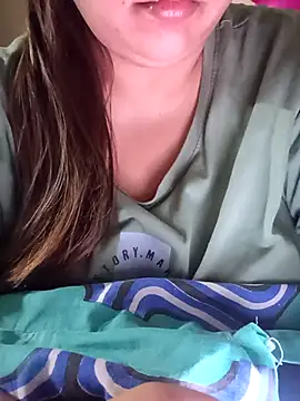 Snapshot of _Redwine_ chatting on September 2025 08:00:02 PM Redwine online show from September 2025 08:00:02 PM