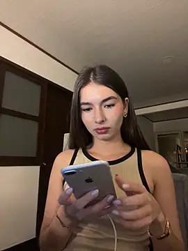 Snapshot of Coralinee_01 chatting on May 2026 12:28:02 AM Coralinee 01 online show from May 2026 12:28:02 AM