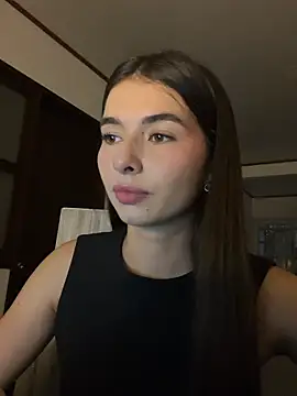 Snapshot of Coralinee_01 chatting on May 2026 11:12:02 PM Coralinee 01 online show from May 2026 11:12:02 PM