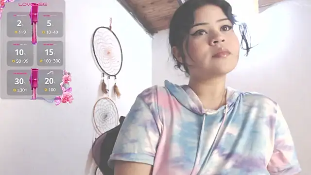 Amara18  online show from November 2025 01:11:01 PM