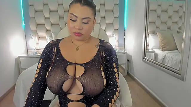 Snapshot of Helleamazing chatting on December 2024 02:49:02 AM Helleamazing online show from December 2024 02:49:02 AM