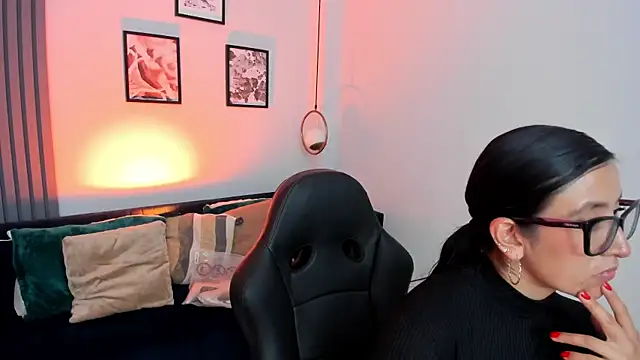 kira moon   online show from February 2026 08:40:01 PM