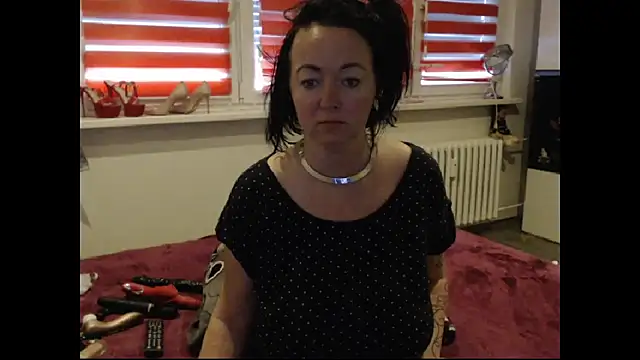 Snapshot of Alexie33 chatting on April 2026 06:18:02 AM Alexie33 online show from April 2026 06:18:02 AM