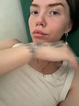 Snapshot of Lisaaa_Alisa chatting on May 2026 12:00:01 PM Lisaaa Alisa online show from May 2026 12:00:01 PM