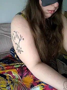 FrancaiseLynne online show from March 2025 02:55:02 PM