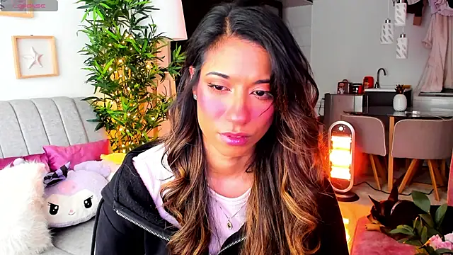 Snapshot of Issa_cooper chatting on January 2025 09:15:01 PM Issa cooper online show from January 2025 09:15:01 PM