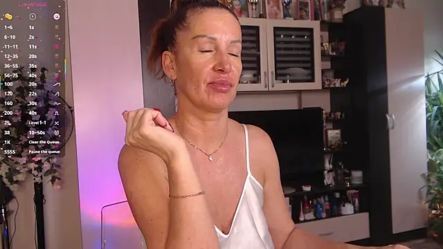 SheilaRyan online show from November 2025 05:34:01 AM