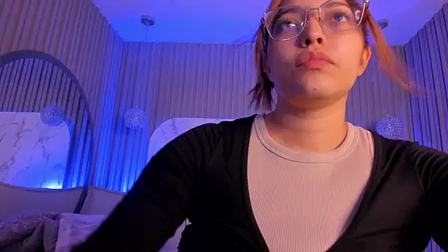 Snapshot of Dollar-girl chatting on May 2026 10:47:01 AM Dollar-girl online show from May 2026 10:47:01 AM