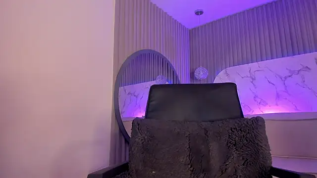 Snapshot of Dollar-girl chatting on May 2026 01:58:02 AM Dollar-girl online show from May 2026 01:58:02 AM