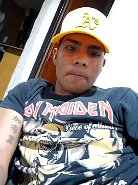 Snapshot of zoe_couplehotxx chatting on February 2025 04:52:02 AM zoe couplehotxx online show from February 2025 04:52:02 AM