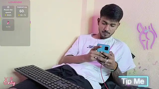 Snapshot of just_fucks chatting on February 2026 07:31:01 PM just fucks online show from February 2026 07:31:01 PM