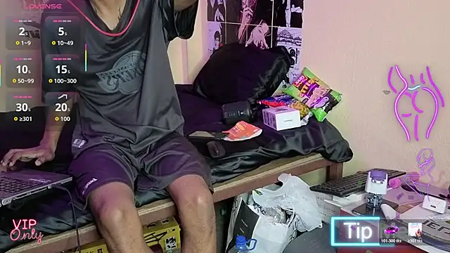 Snapshot of just_fucks chatting on February 2026 06:52:01 PM just fucks online show from February 2026 06:52:01 PM