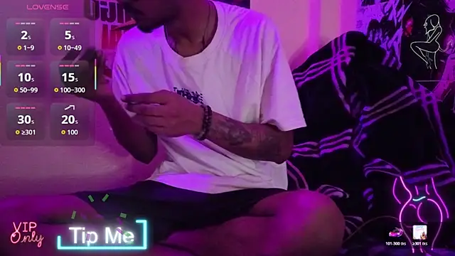 Snapshot of just_fucks chatting on April 2026 11:11:01 AM just fucks online show from April 2026 11:11:01 AM