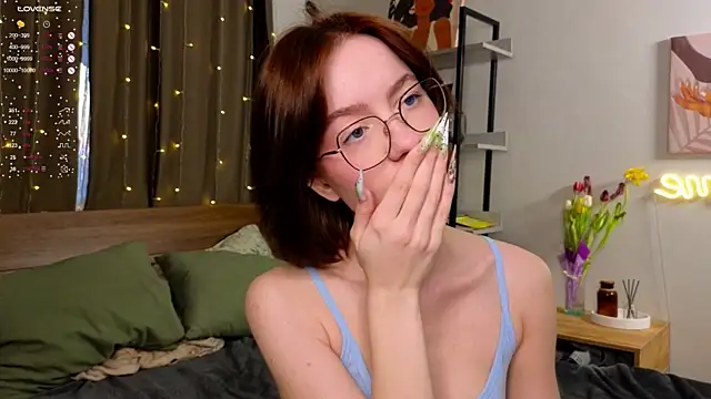 Snapshot of IdaValenti chatting on March 2025 01:03:02 AM IdaValenti online show from March 2025 01:03:02 AM