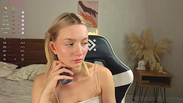 Snapshot of IdaValenti chatting on September 2025 01:06:02 AM IdaValenti online show from September 2025 01:06:02 AM