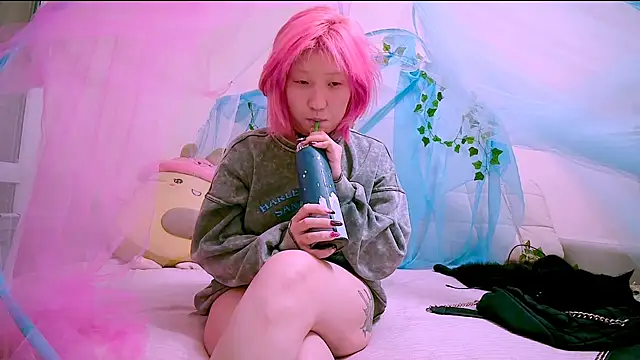 Snapshot of Akemilun chatting on November 2025 12:44:01 AM Akemilun online show from November 2025 12:44:01 AM