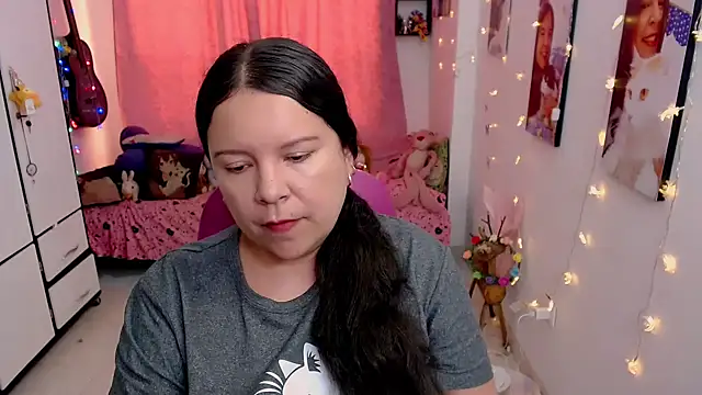 Snapshot of claryssa_ chatting on May 2026 08:25:01 PM claryssa online show from May 2026 08:25:01 PM