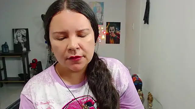 Snapshot of claryssa_ chatting on May 2026 06:43:02 AM claryssa online show from May 2026 06:43:02 AM