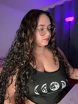 Snapshot of CurlyGirl_1 chatting on May 2026 11:32:01 PM CurlyGirl 1 online show from May 2026 11:32:01 PM