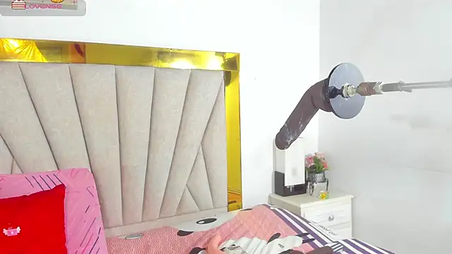 Snapshot of angel_dthroatt chatting on December 2024 03:05:01 PM angel dthroatt online show from December 2024 03:05:01 PM